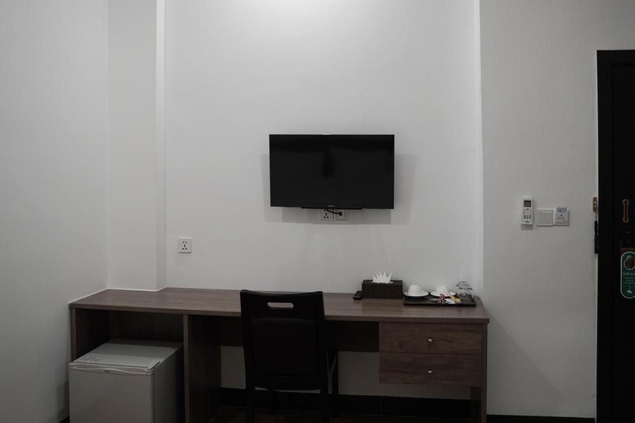 Apple Hotel Three - Near Pnh Airport Пном Пен Екстериор снимка