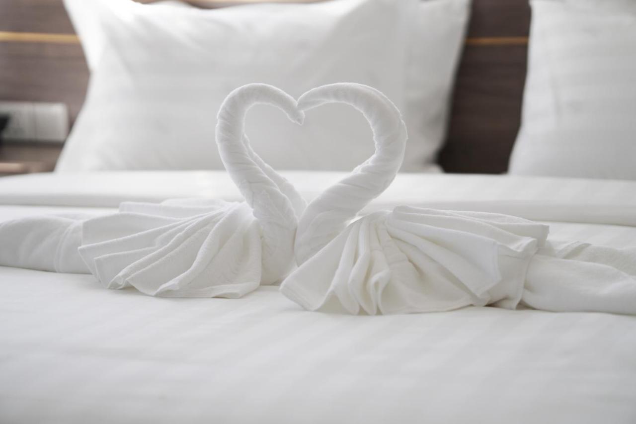 Apple Hotel Three - Near Pnh Airport Пном Пен Екстериор снимка