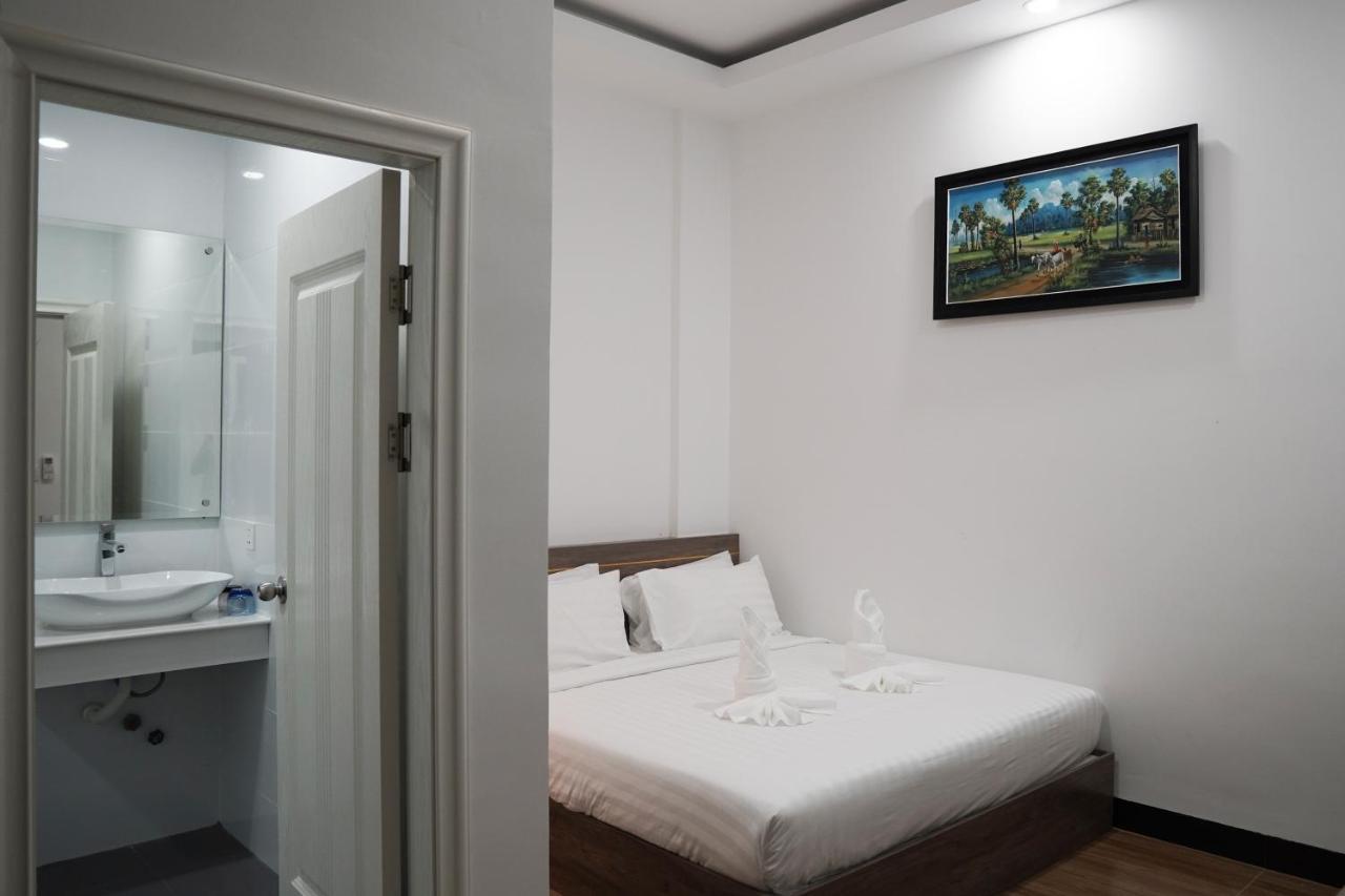 Apple Hotel Three - Near Pnh Airport Пном Пен Екстериор снимка