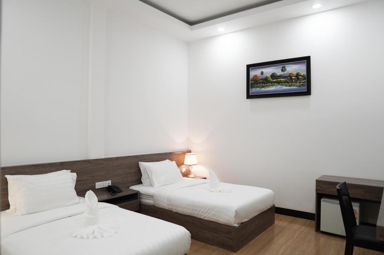 Apple Hotel Three - Near Pnh Airport Пном Пен Екстериор снимка