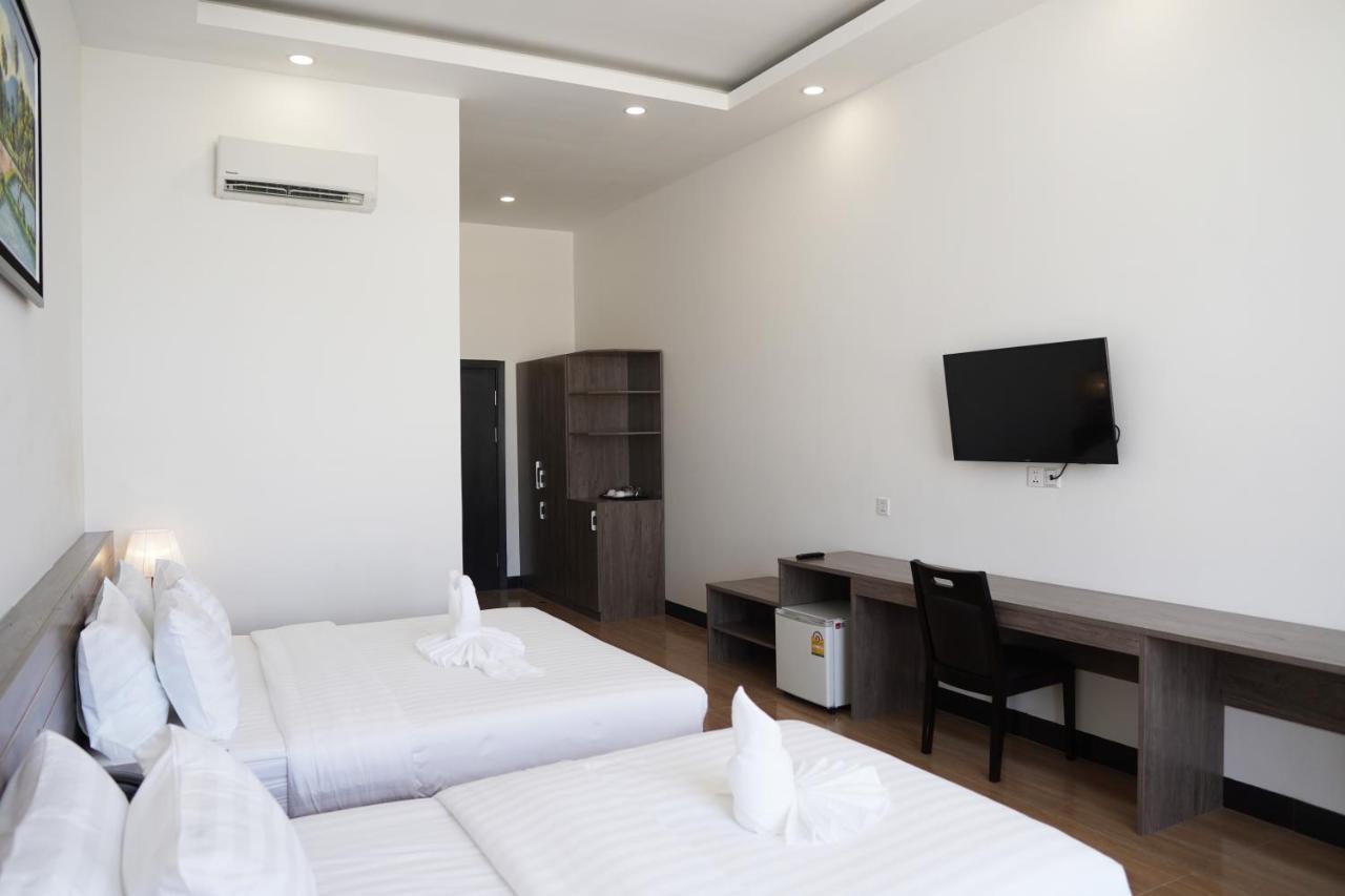 Apple Hotel Three - Near Pnh Airport Пном Пен Екстериор снимка