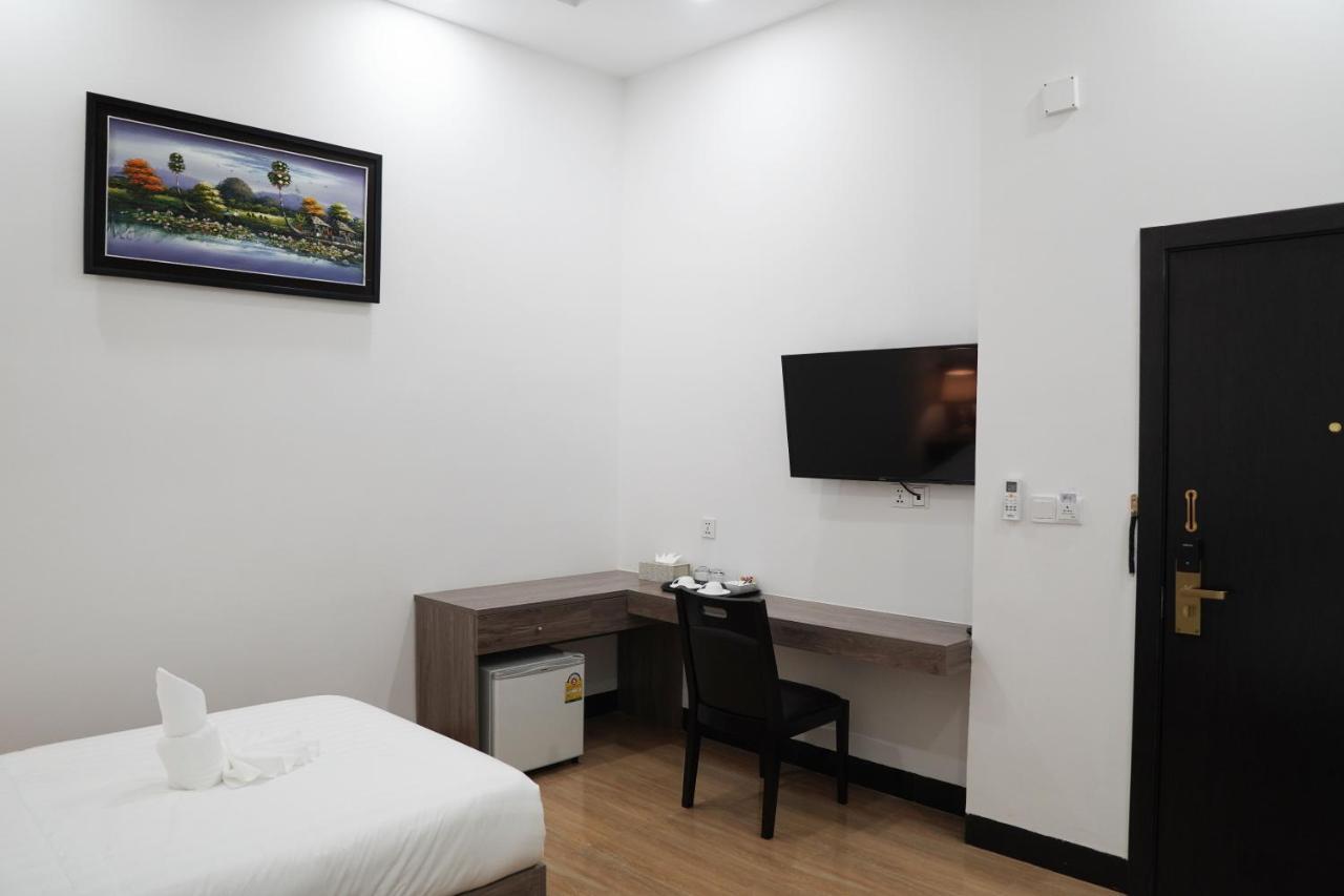 Apple Hotel Three - Near Pnh Airport Пном Пен Екстериор снимка