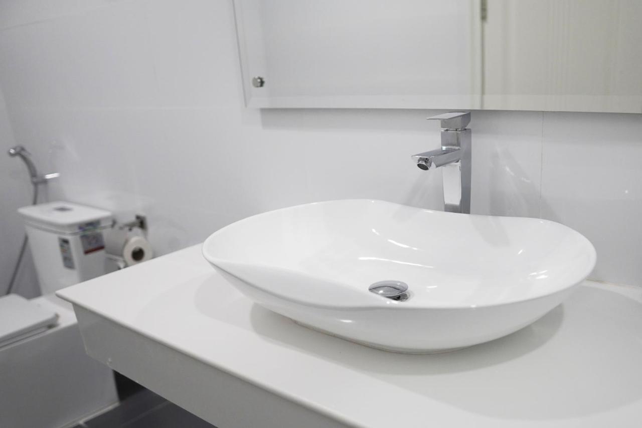 Apple Hotel Three - Near Pnh Airport Пном Пен Екстериор снимка