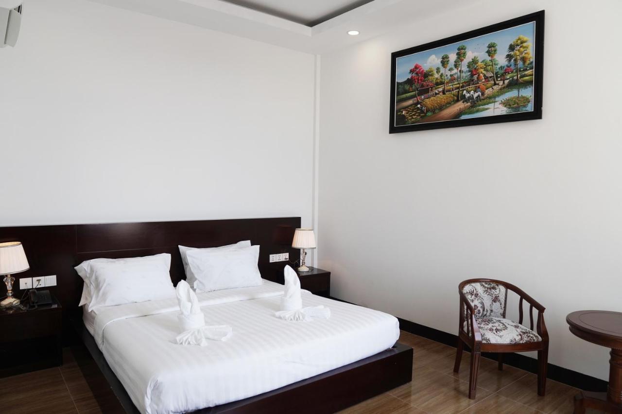 Apple Hotel Three - Near Pnh Airport Пном Пен Екстериор снимка